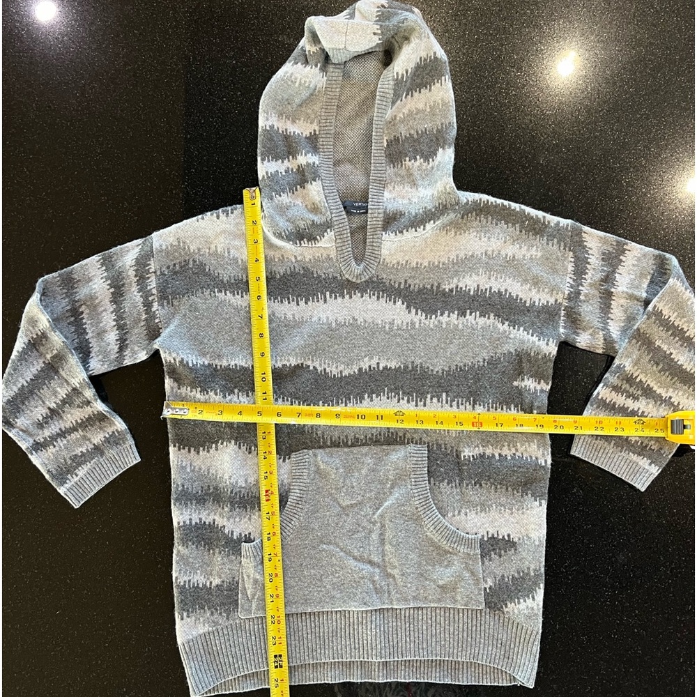 Vertigo small hooded front pocket sweater